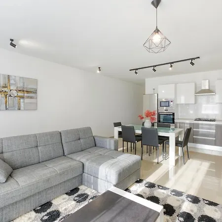 Stunning 3br W/country View In M'scalak By 360 Estates アパート